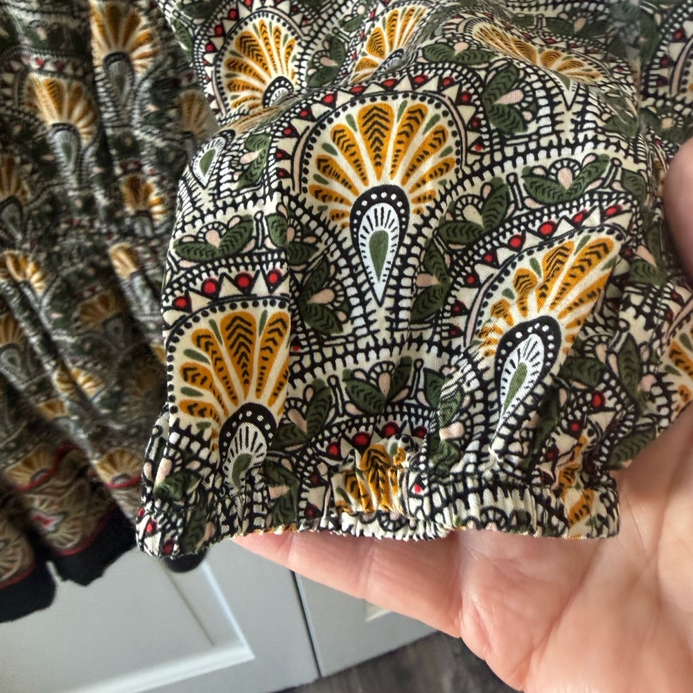 Dr2 Black And Red Patterned Romper Euc - image 4